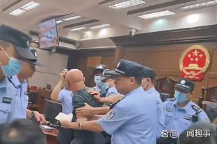 官方：卢顿与32岁右翼卫汤森续签了一份新的长期合同